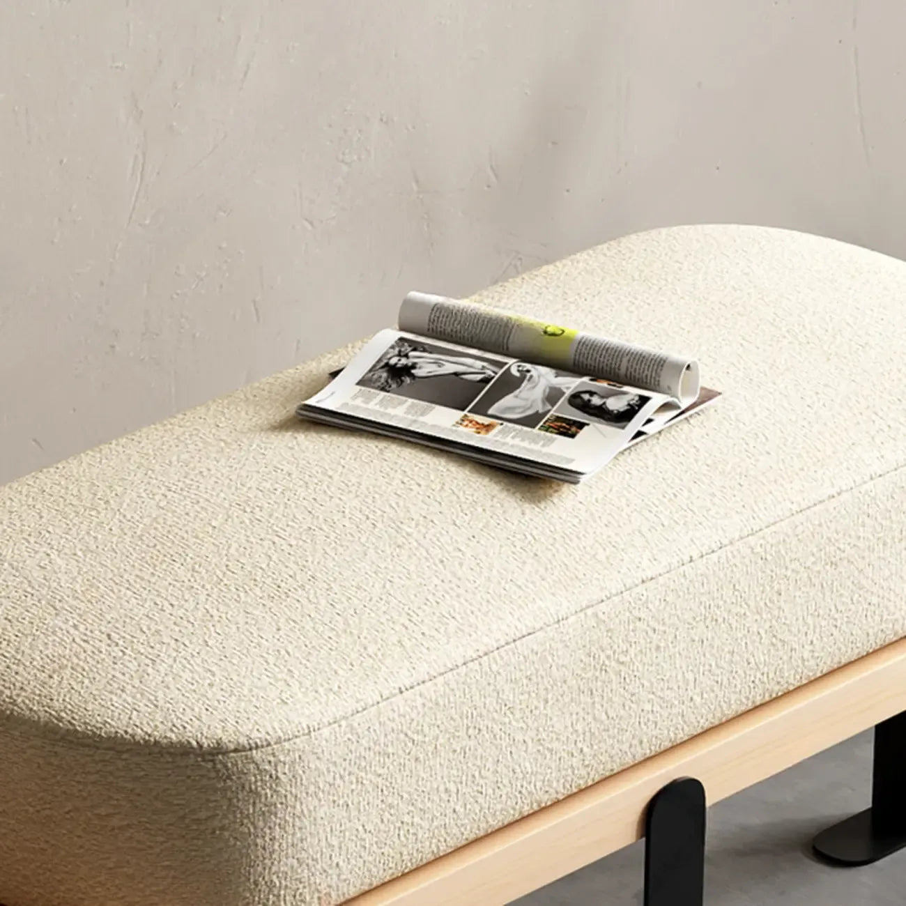 Banc court rembourré en bois beige moderne
