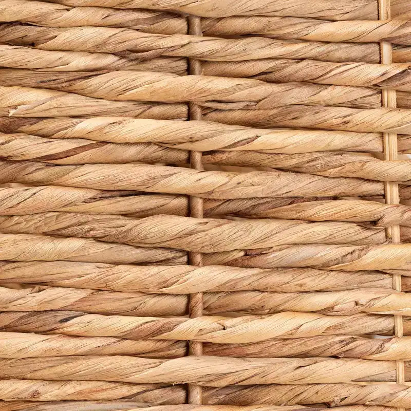 Table d'appoint en herbe de mer avec cadre métallique en hélice et étagères ouvertes, style bohème, entièrement assemblée