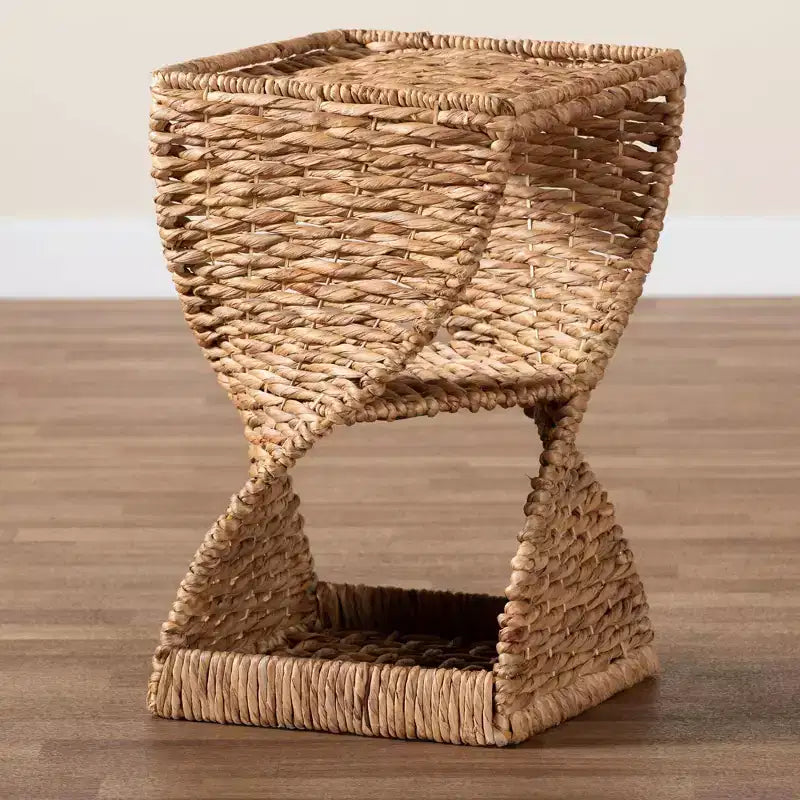 Table d'appoint en herbe de mer avec cadre métallique en hélice et étagères ouvertes, style bohème, entièrement assemblée