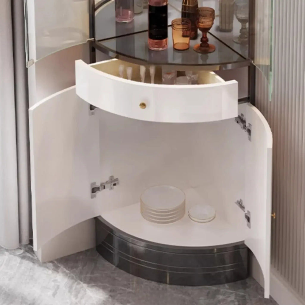 Meuble d'angle à vin avec étagères en verre et métal à plusieurs niveaux