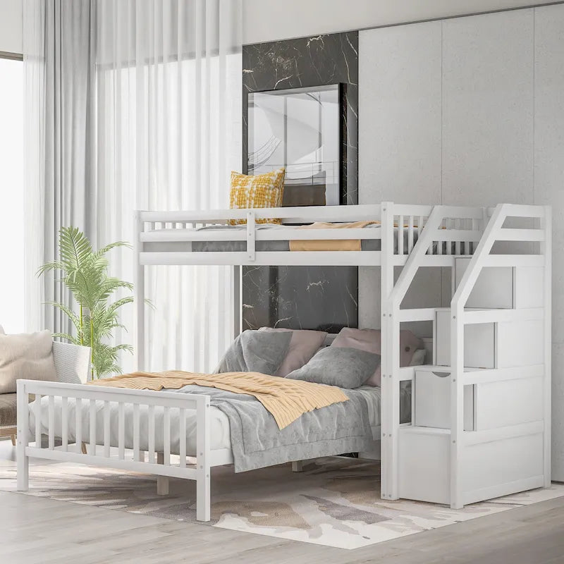 Lit mezzanine double sur lit double en bois avec escalier, balustrades hautes et échelle
