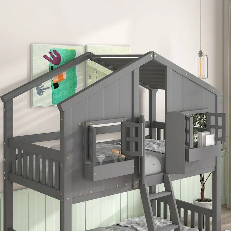 Lit superposé cabane jumeau sur jumeau avec toit, fenêtre, jardinière, porte, barrières de sécurité et échelle, gris