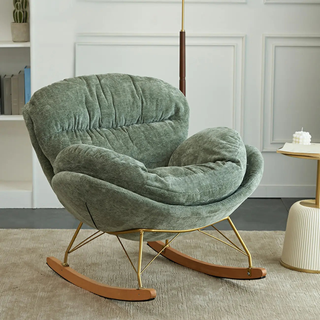 Fauteuil à bascule ergonomique rembourré en velours moderne pour chambre de bébé