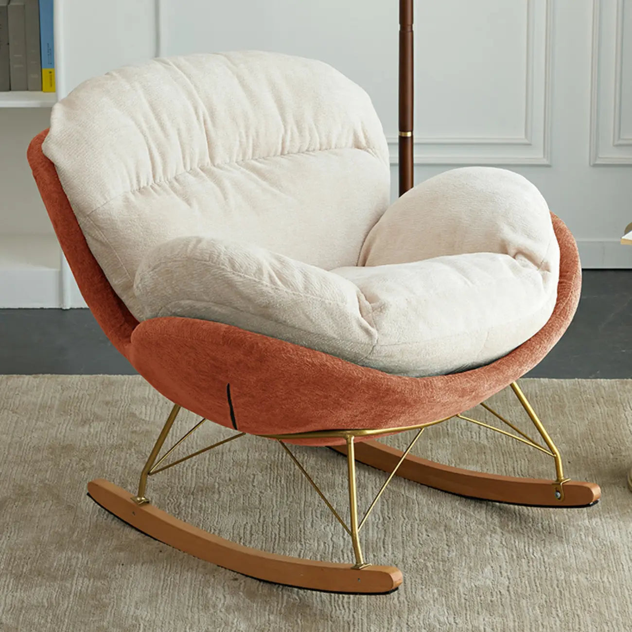 Fauteuil à bascule ergonomique rembourré en velours moderne pour chambre de bébé