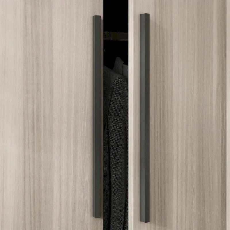 Armoire moderne autoportante en bois massif avec étagères de rangement