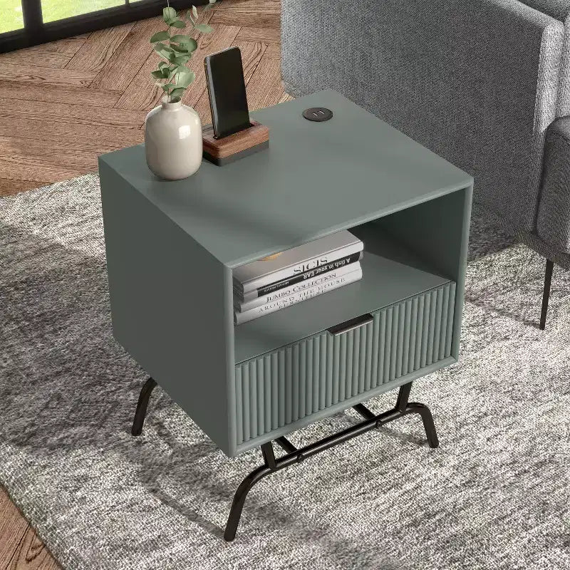 Table d'appoint moderne avec ports USB, 1 tiroir et étagère ouverte, noir et vert, 45,7 cm L