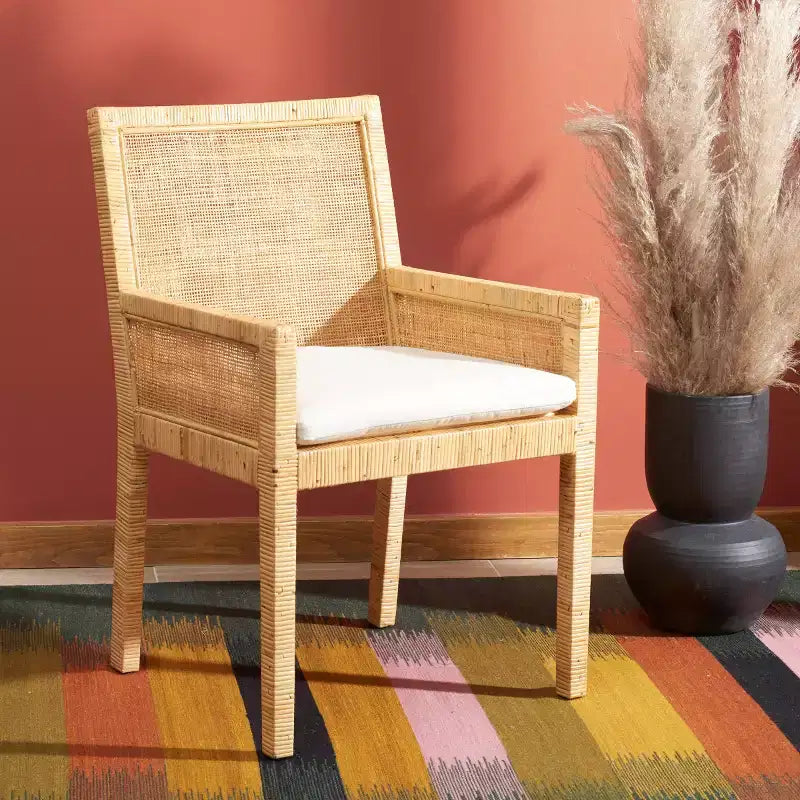 Fauteuil d'appoint Sarai rembourré, dossier capitonné, pieds dorés, pour salon et chambre