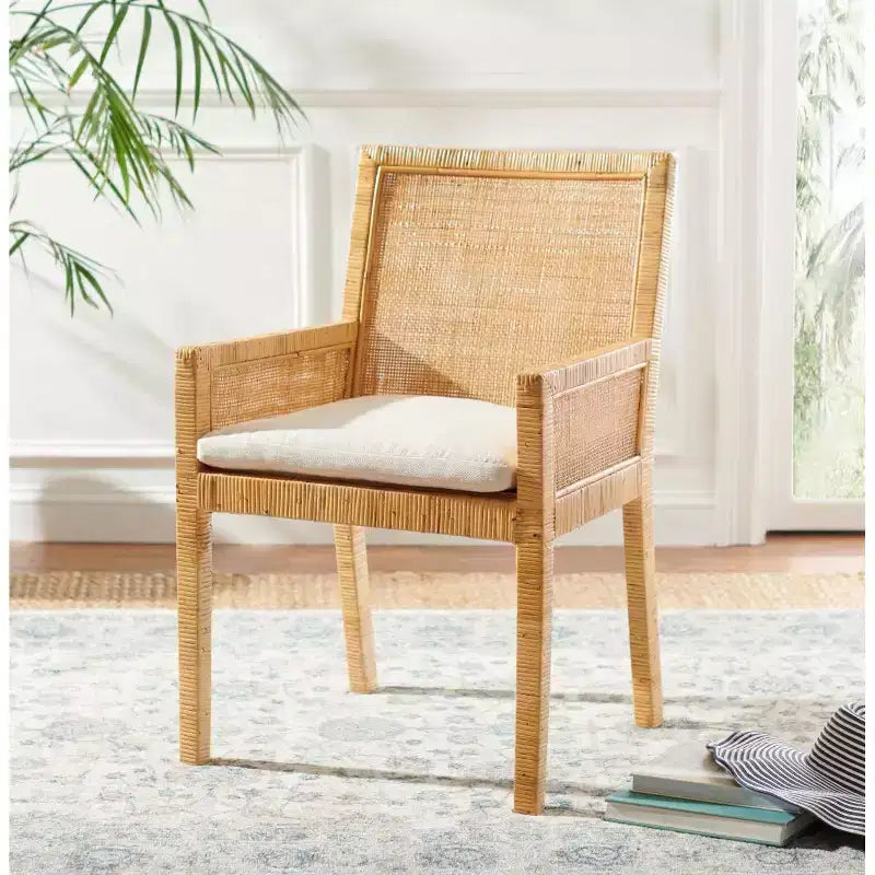 Fauteuil d'appoint Sarai rembourré, dossier capitonné, pieds dorés, pour salon et chambre
