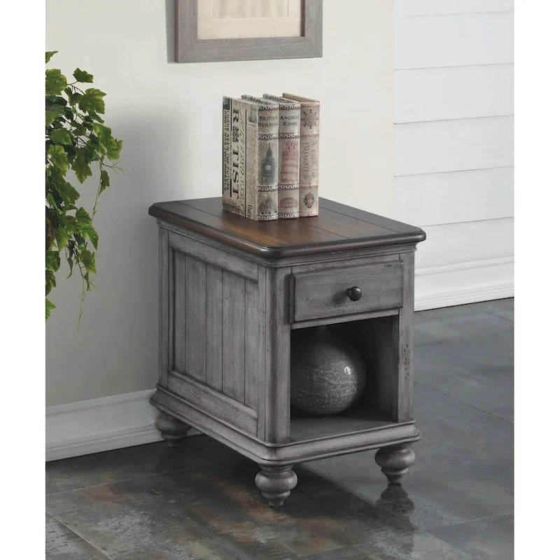 Table d'appoint Plymouth marron en bois par Flexsteel - 16 x 23 x 23