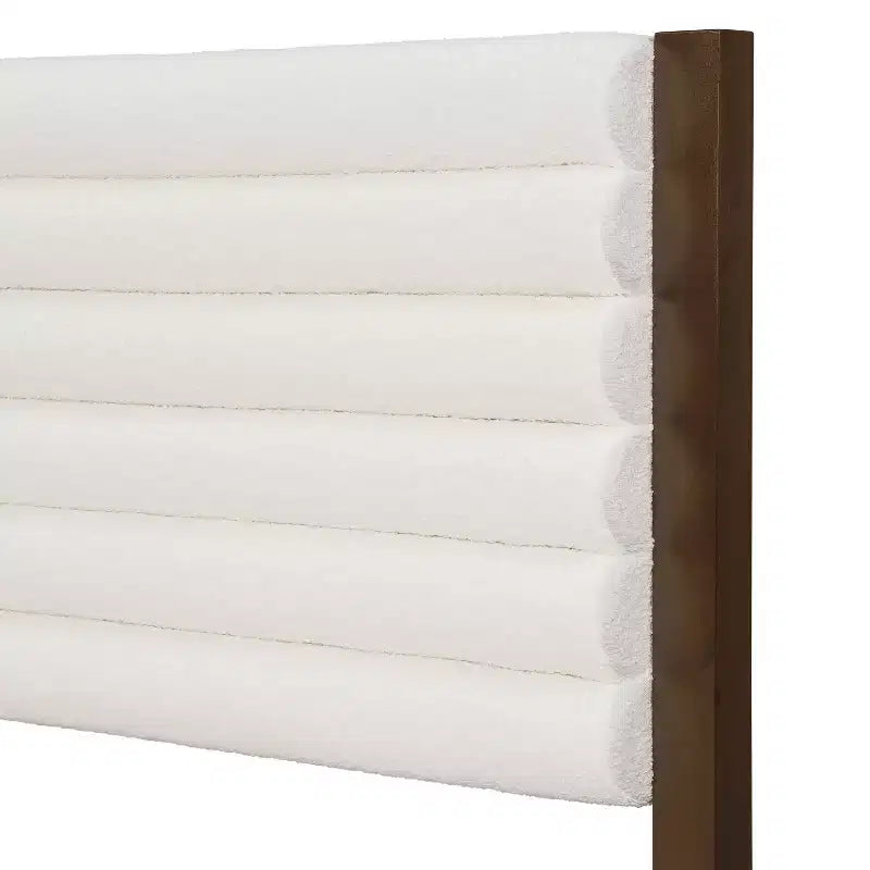 Lit plateforme Queen Belna avec revêtement en tissu bouclette, sommier tapissier non requis