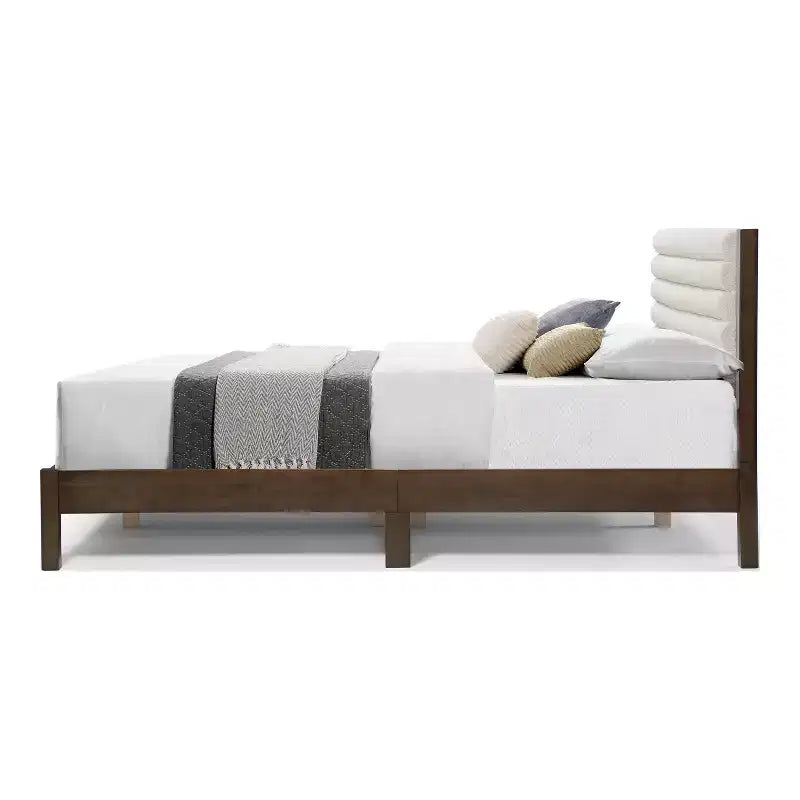 Lit plateforme Queen Belna avec revêtement en tissu bouclette, sommier tapissier non requis
