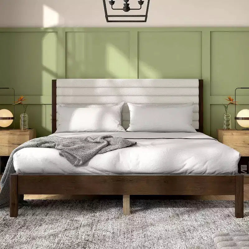 Lit plateforme Queen Belna avec revêtement en tissu bouclette, sommier tapissier non requis
