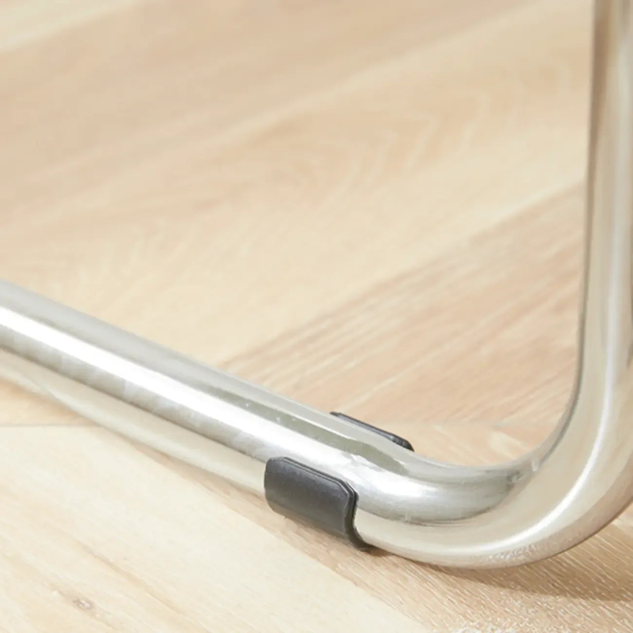 Chaise de salle à manger simple en métal sans accoudoirs, dossier plein, jaune