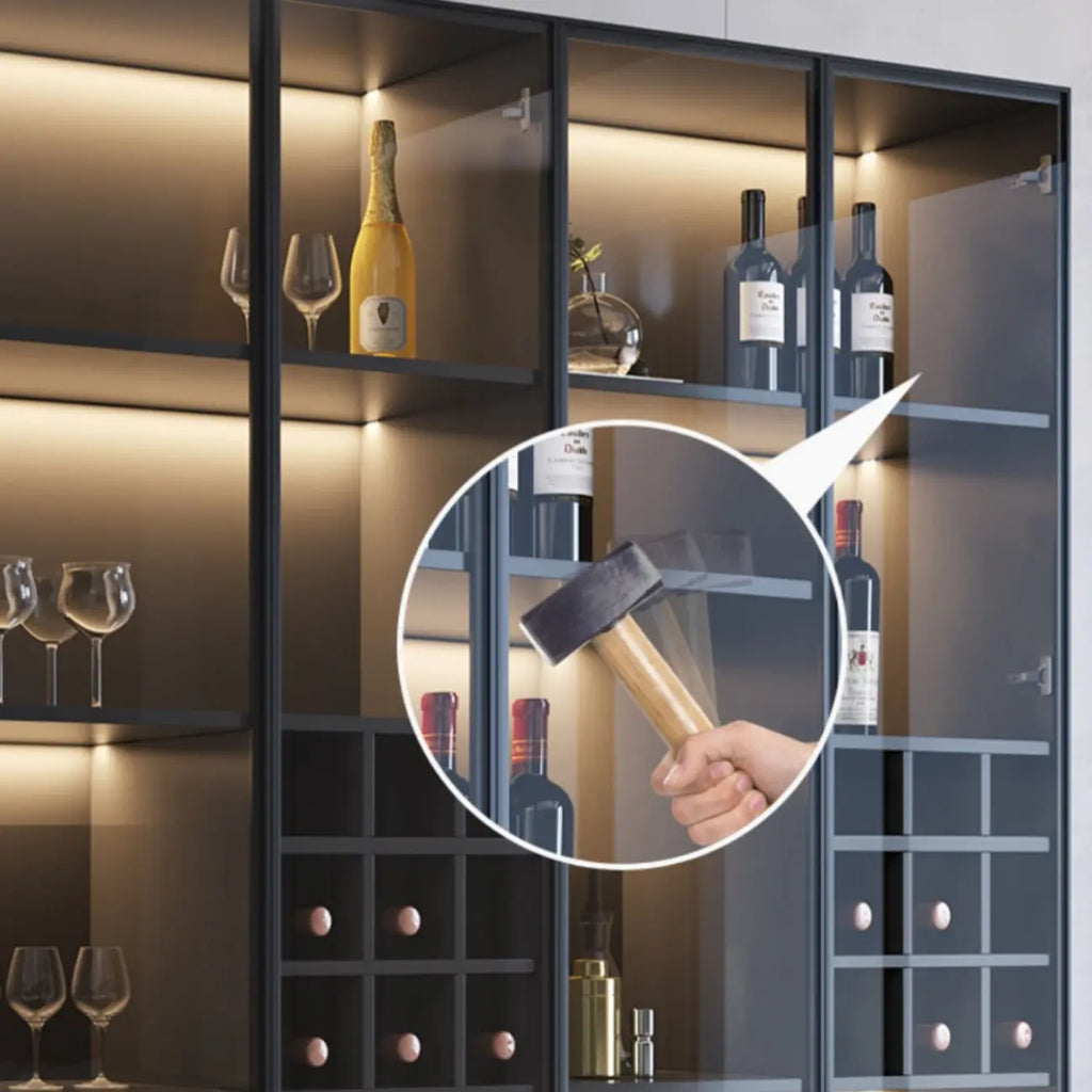 Meuble de rangement à vin minimaliste en bois noir avec porte vitrée